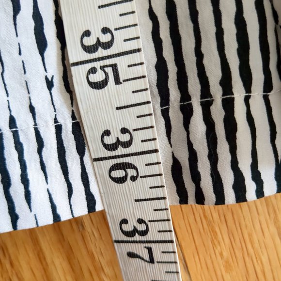 Club Monaco Black White Summer Abstract Printed Button Down Shirt - Picture 15 of 15